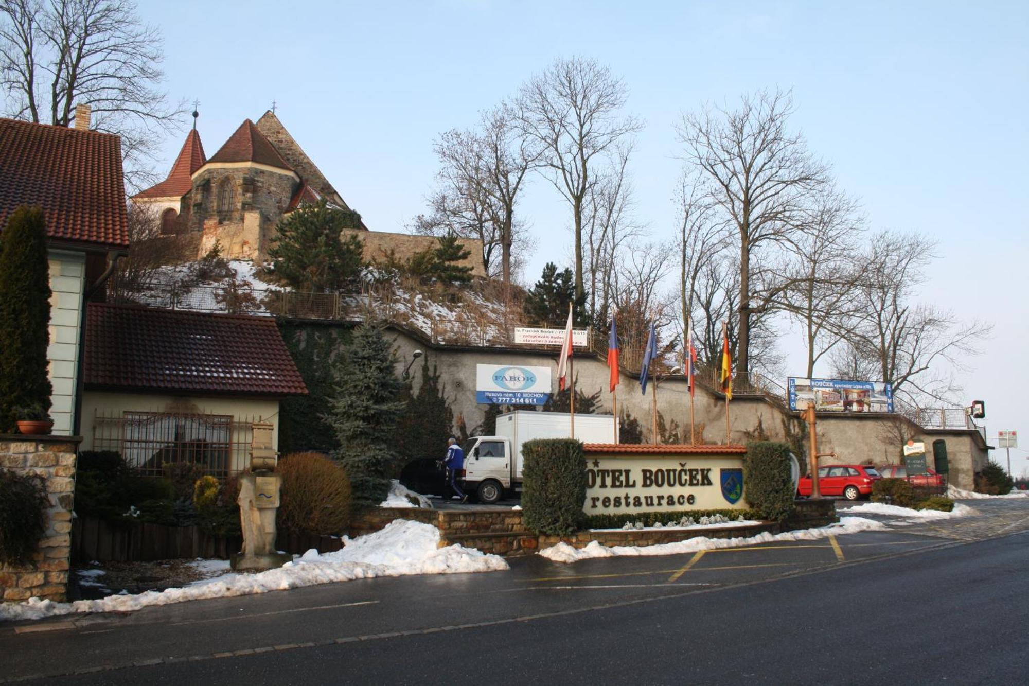 Hotel Boucek Mochov エクステリア 写真