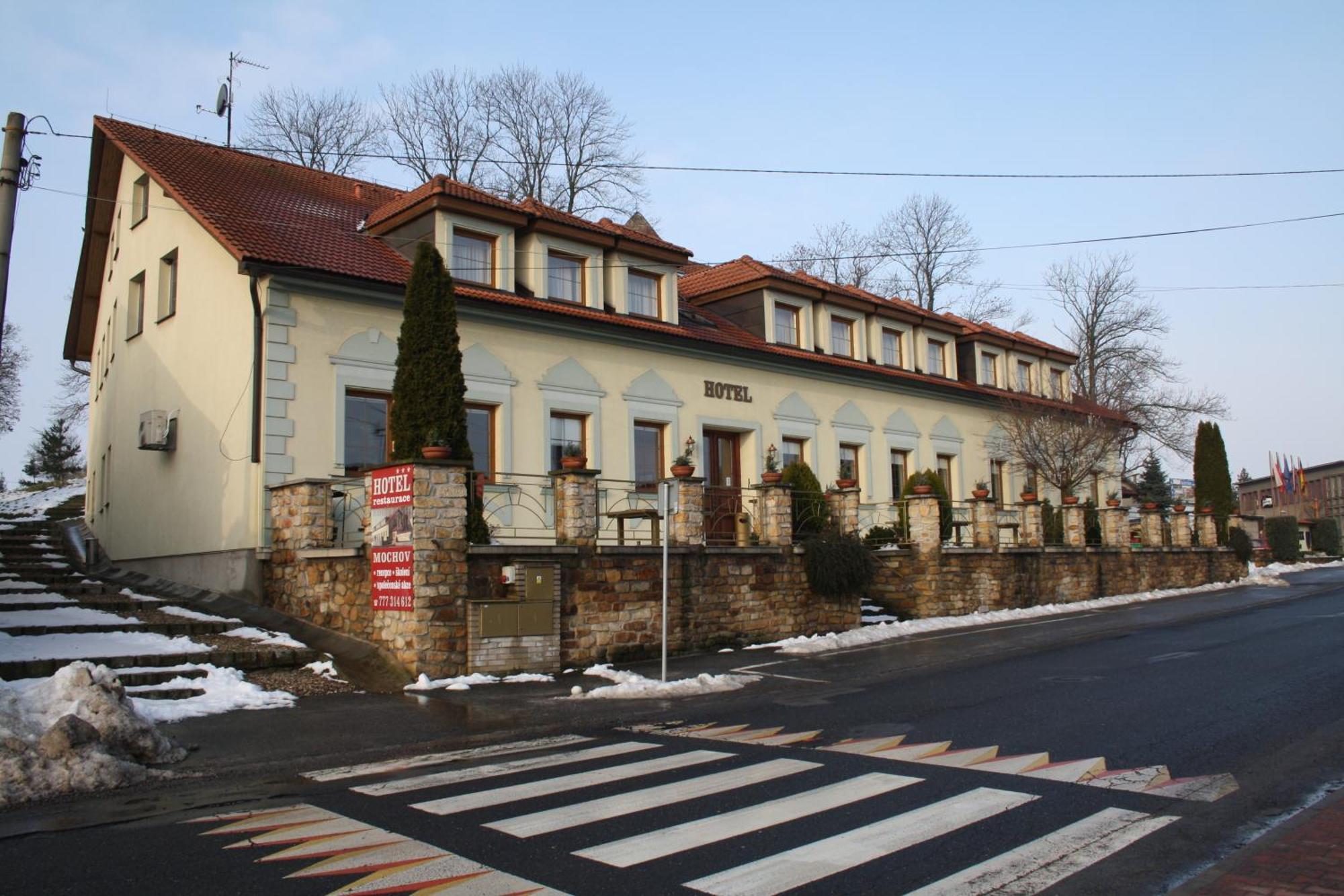 Hotel Boucek Mochov エクステリア 写真